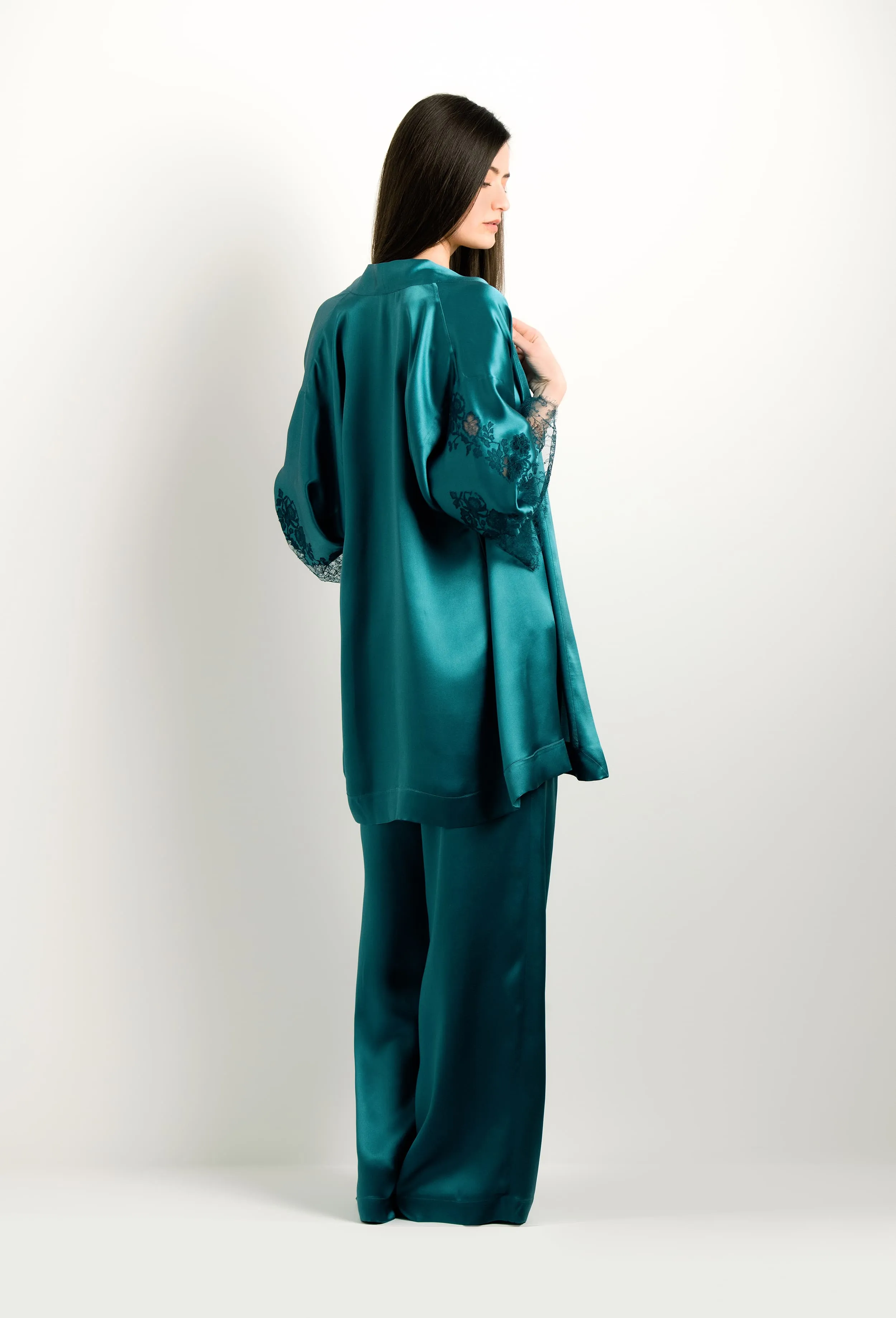 Short silk kimono - Empire blue and Emerald Caudry lace