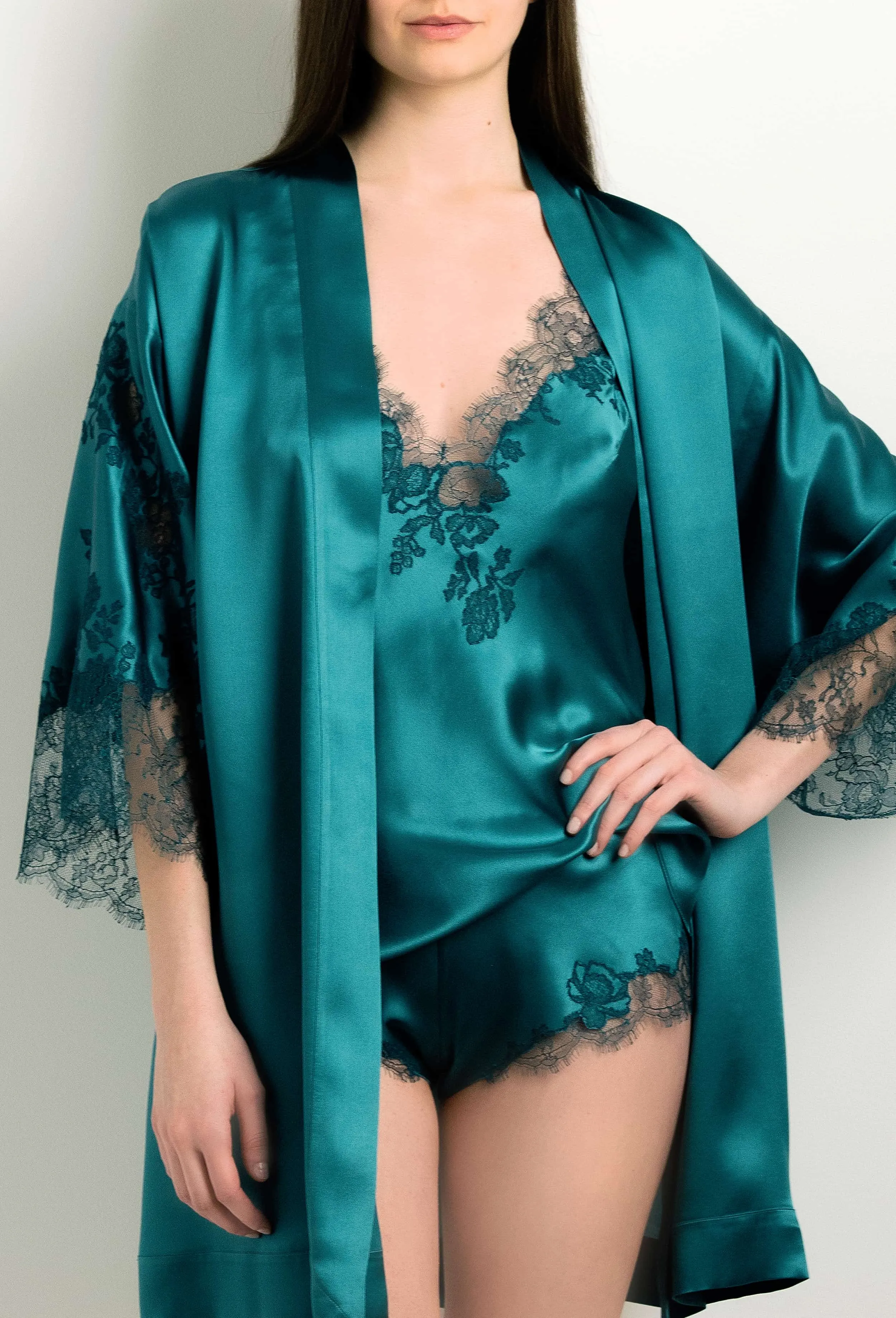 Short silk kimono - Empire blue and Emerald Caudry lace
