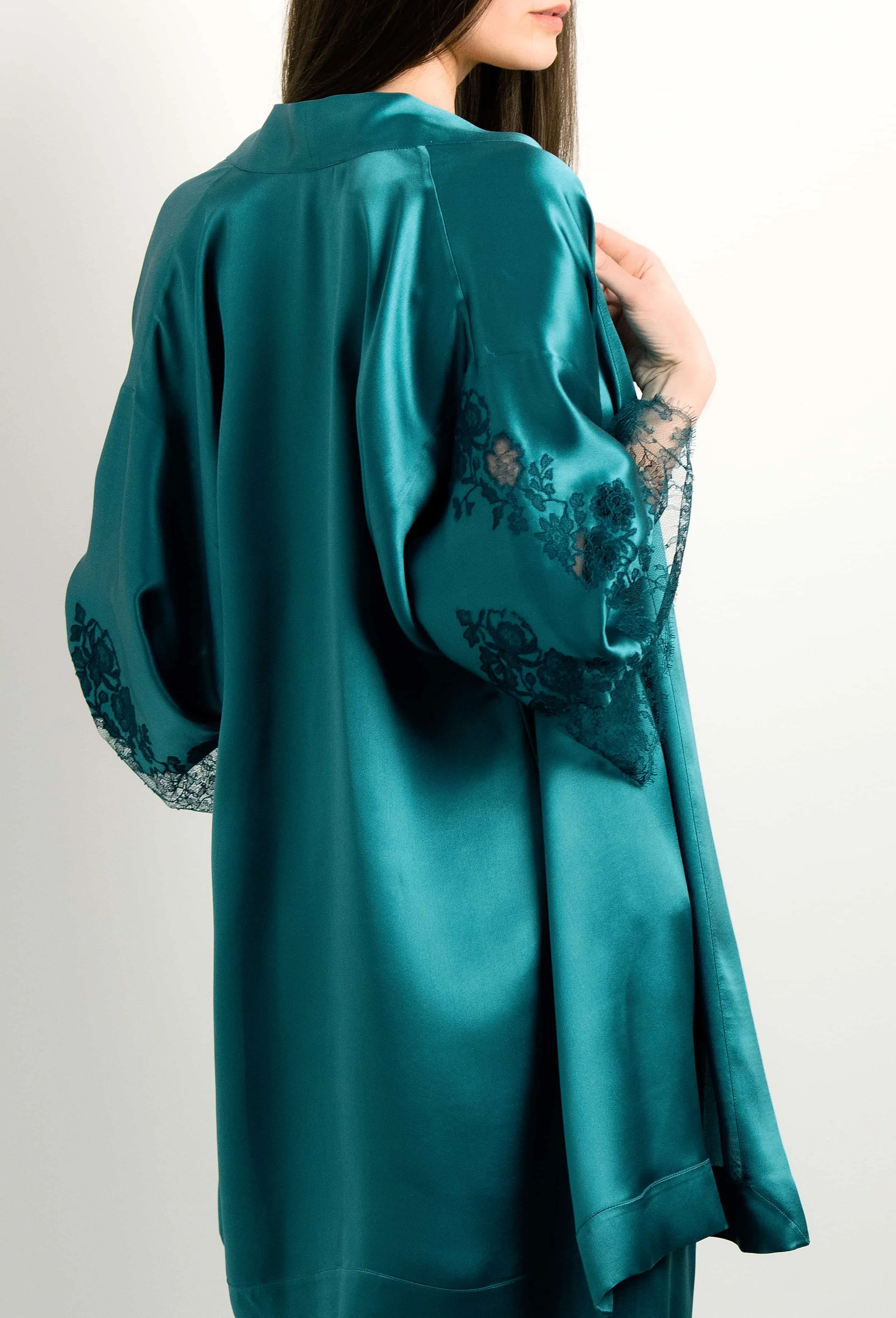 Short silk kimono - Empire blue and Emerald Caudry lace